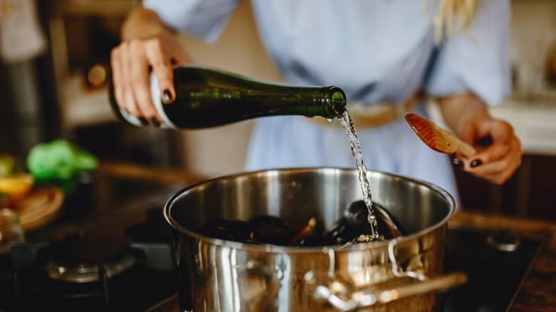 How to cook with wine